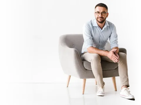Tonstudio-Mikrofon mit Pop-Schutz — professionelle Telefonansagen-Produktion